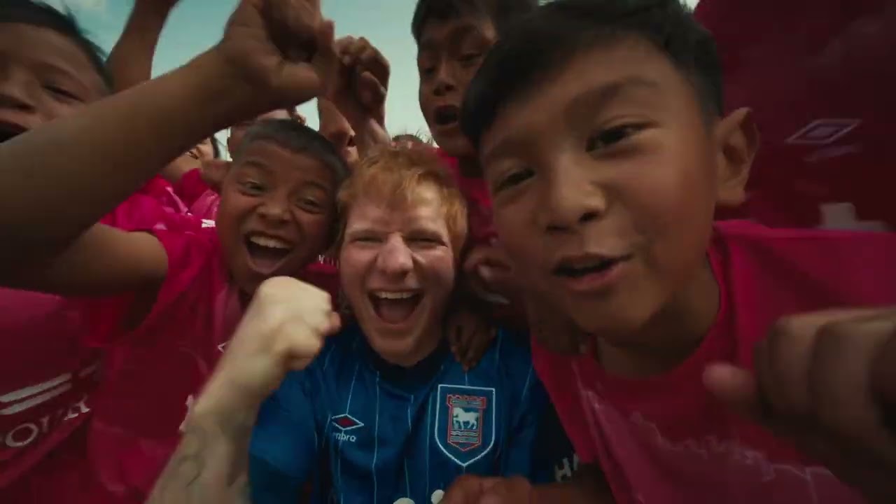 Ed Sheeran — foto del artista, artículo sobre Sapphire en 432 Hz | 432hz-converter.com