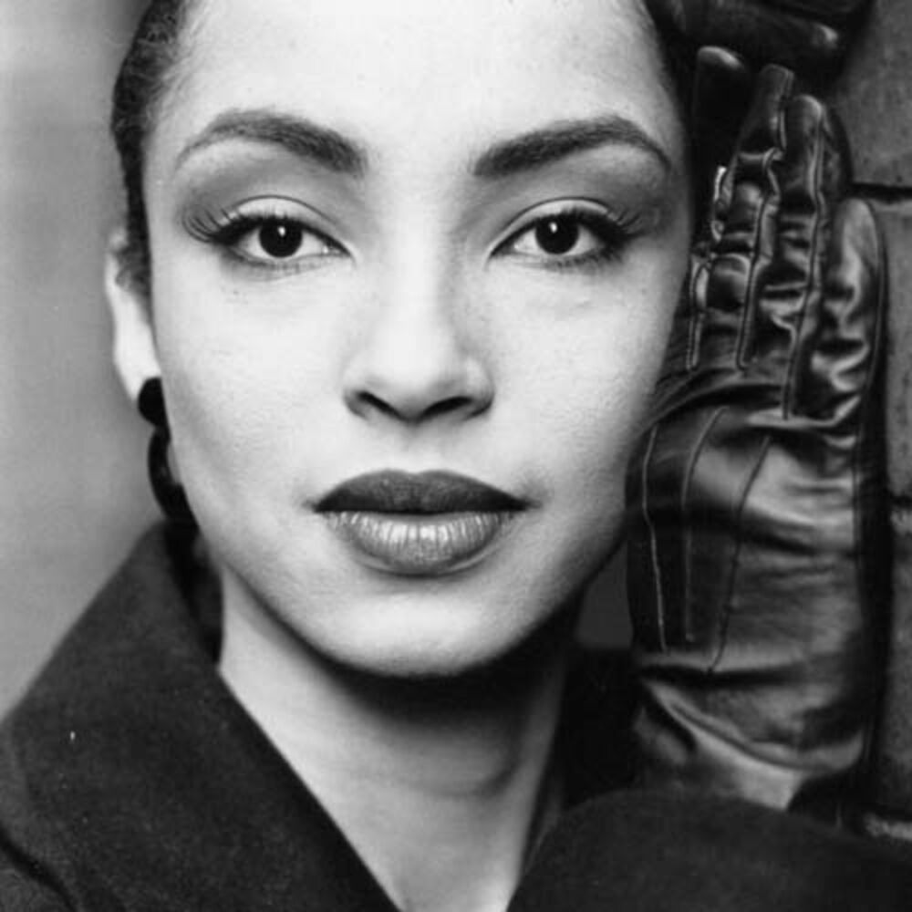 Sade — foto artista, articolo su Like a Tattoo in 432 Hz | 432hz-converter.com