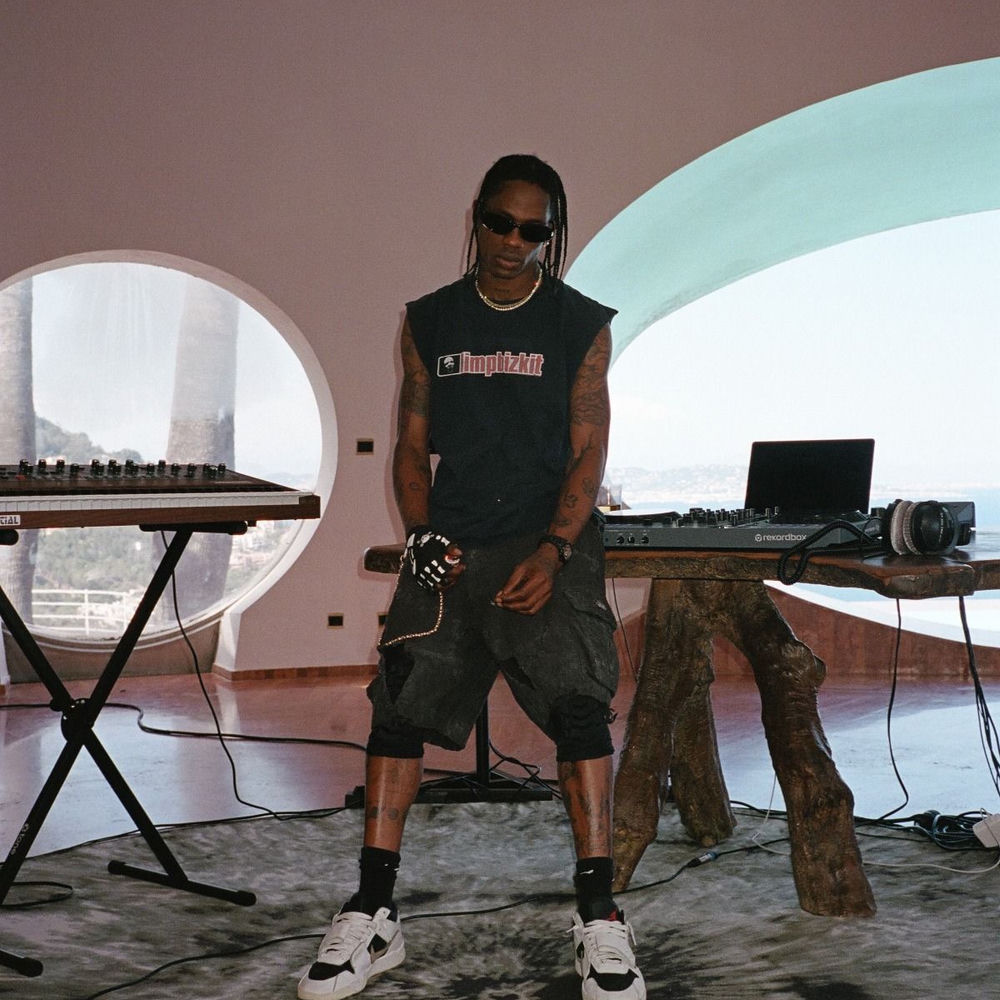 Travis Scott — artist photo, article on FRANCHISE (feat. Young Thug & M.I.A.) in 432 Hz | 432hz-converter.com
